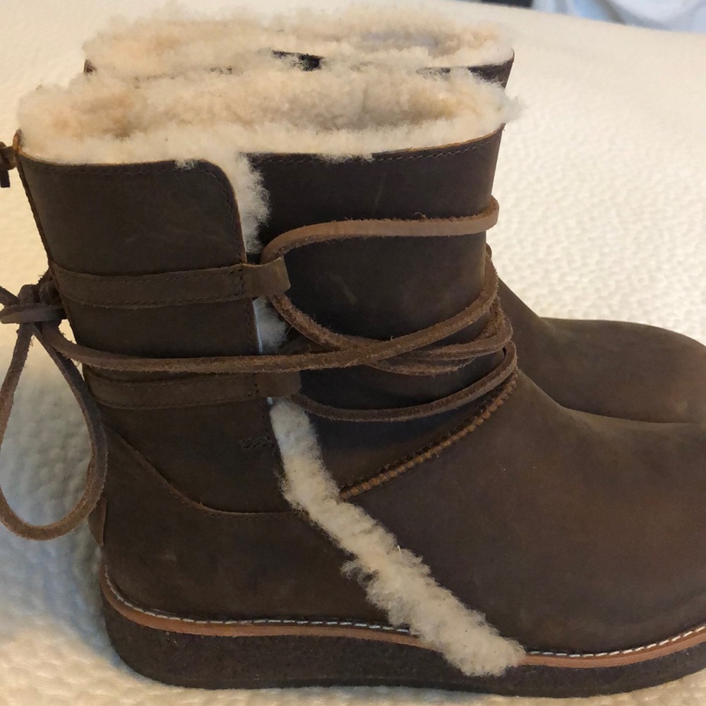 *Brand New* UGG leather and shearling booties
